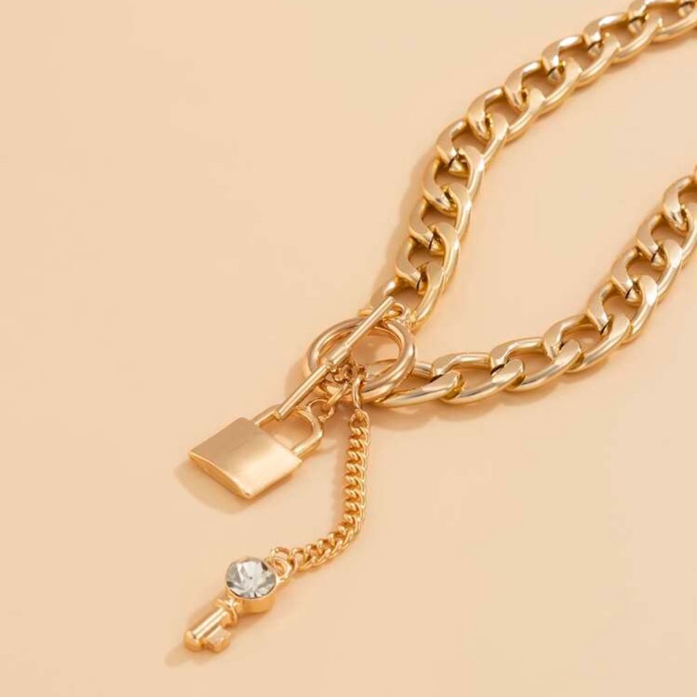 NWT Lock & Key Chain Necklace - Picture 3 of 5